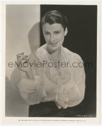 8z0078 BEATRICE LILLIE 8.25x10 still 1937 Paramount studio portrait with cigarette & wearing pearls!