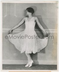 8z0074 BARBARA STANWYCK 8.25x10 news photo 1955 she had a flapper hairdo & fluffy skirt & the 1920s!