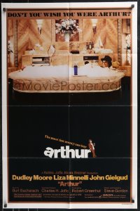 9d0471 ARTHUR style B 1sh 1981 image of drunken Dudley Moore in huge bath tub w/martini!