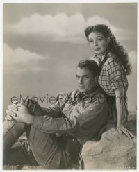 9p0647 ALONG CAME JONES 7.25x9 still 1945 best posed portrait of Gary Cooper & Loretta Young!