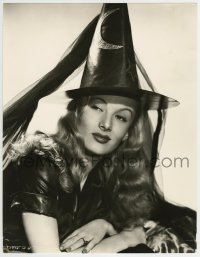 9t0024 VERONICA LAKE 11x14.25 RE-STRIKE 1970s the sexy star in costume from I Married a Witch!