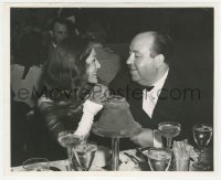 9y1109 ALFRED HITCHCOCK/FRANCES DEE candid 8.25x10 still 1941 she laughs at his joke, by Jules Buck!