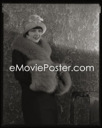1s0075 LOUISE BROOKS camera original 8x10 negative 1920s great fashion hat & gloves portrait!