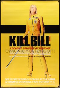 2g0020 KILL BILL: VOL. 1 DS English bus stop 2003 Quentin Tarantino, full-length Uma Thurman with katana!