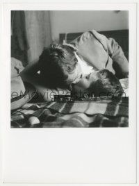 2p1789 A BOUT DE SOUFFLE candid 7x9.5 French still 1961 c/u Belmondo & Jean Seberg kissing, Godard!
