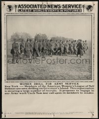 2r0018 ASSOCIATED NEWS SERVICE newspaper insert 1917 women drill for Army service!