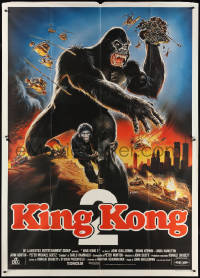 2t0071 KING KONG LIVES Italian 2p 1986 Sciotti art of huge ape attacked by army, King Kong II!