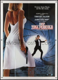 2t0074 LIVING DAYLIGHTS Italian 2p 1987 great image of Dalton as James Bond 007 & sexy Maryam d'Abo w/gun!