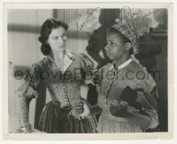 3x0441 BUTTERFLY MCQUEEN signed 8x10 still 1939 as Prissy with Vivien Leigh in Gone With the Wind!
