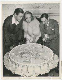 4f1233 ANGEL candid 7x9 news photo 1937 Marlene Dietrich & Marshall with Lubitsch cutting giant cake!