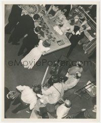 4f1235 ANGELS WITH DIRTY FACES candid 8x10 still 1938 Cagney & Sheridan filmed playing roulette!