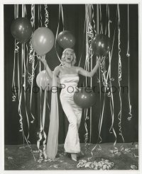 6b1182 BORN RECKLESS candid 7.75x9.75 still 1959 sexy Mamie Van Doren with balloons & streamers!