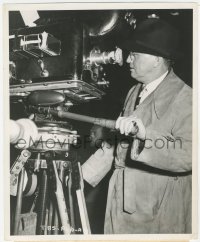 6b1171 BIG STREET candid 8.25x10 still 1942 Damon Runyon sizes up a scene in the camera by Miehle!