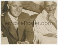 6f1486 CHARLIE CHAPLIN/MAHATMA GANDHI 4.75x6 news photo 1931 spiritual guru never heard of comedian!