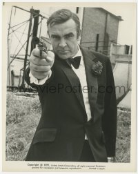 6f1416 DIAMONDS ARE FOREVER 8x10.25 still 1971 best c/u of Sean Connery as James Bond pointing gun!
