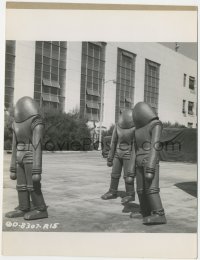 6f1496 EARTH VS. THE FLYING SAUCERS 8x10 key book still 1956 great image of alien robots by Crosby!