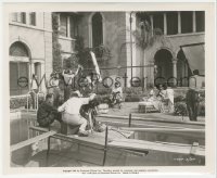 6f1554 SUNSET BOULEVARD candid 8x10 still 1949 Billy Wilder & crew filming Swanson in pool scene!
