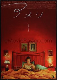 6g0532 AMELIE Japanese 2001 Jean-Pierre Jeunet, image of Audrey Tautou in bed under huge red wall!