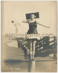 6j1400 MACK SENNETT COMEDIES deluxe 7.5x9.5 still 1920s pretty Bathing Beauty posing on the beach!