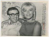 6j1425 PETER SELLERS/BRITT EKLAND 7x9.25 news photo 1964 at home after recovering from heart attack!