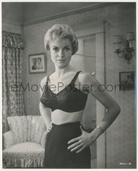 6j1428 PSYCHO candid 8x10 still 1960 Janet Leigh staring into the camera wearing only her bra & slip!
