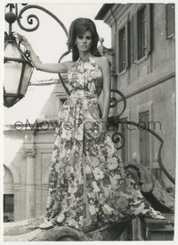 6j1429 RAQUEL WELCH 7.25x10 news photo 1966 modeling a lovely crepe culotte with a floral pattern!