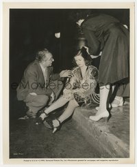 6j1442 SCARLET STREET candid 8x10 still 1945 director Fritz Lang goes over a scene with Joan Bennett!