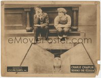 6j0451 BEHIND THE SCREEN LC R1922 Purviance watches Charlie Chaplin laughing at Goliath trapped!