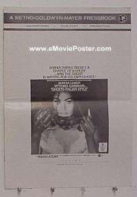 #A312 GHOSTS ITALIAN STYLE pressbook '68 Sophia Loren