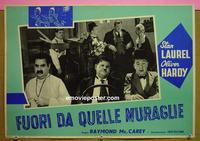 #6743 FUORI DA QUELLE MURAGLIE Italian photobusta movie poster R58
