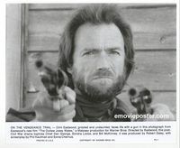 j567 OUTLAW JOSEY WALES vintage 7.5x9.5 still '76 Clint Eastwood w/guns!