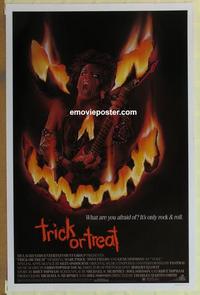 h914 TRICK OR TREAT 1sh '86 great art of Tony Fields in flaming jack-o-lantern face!