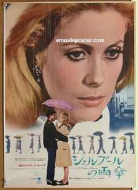 m695 UMBRELLAS OF CHERBOURG Japanese movie poster '72 Deneuve