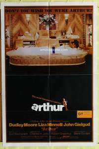 r093 ARTHUR int'l one-sheet poster '81 great image of drunken Dudley Moore holding martini in bath!