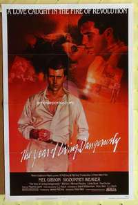 r927 YEAR OF LIVING DANGEROUSLY one-sheet movie poster '83 Mel Gibson