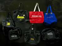 f033 LOT OF DUFFEL BAGS 12 special movie promo '90s cool!