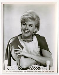 1b179 LOVER COME BACK 8x10 still '62 great close up of pretty smiling Doris Day leaning on chair!