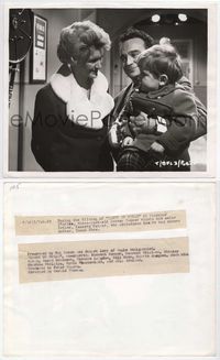 1h054 CARRY ON NURSE candid English 8x10 still '60 Kenneth Connor visited by 3 year-old son on set!