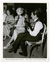 1r110 SOME LIKE IT HOT candid 8x10 movie still '59 Tony Curtis is given saxophone lessons by beauty!