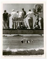 1r098 SOME LIKE IT HOT candid 8x10 '59 great image of cameramen shooting famous swimming scene!