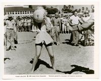 1r105 SOME LIKE IT HOT candid 8x10 still '59 sexy Marilyn Monroe throwing volleyball by huge crowd!