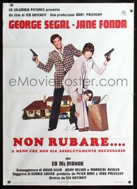 2a629 FUN WITH DICK & JANE Italian one-panel '77 great image of George Segal & Jane Fonda with guns!