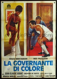 2a679 LA GOVERNANTE DI COLORE Italian 1p '76 art of voyeurs peeking through keyhole at sexy girl!