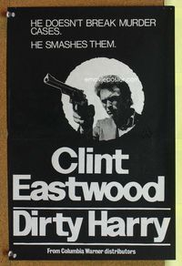 2f141 DIRTY HARRY New Zealand R70s c/u of Clint Eastwood pointing gun, Don Siegel crime classic!