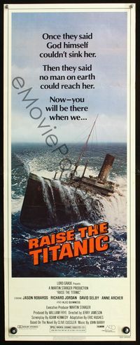 2h402 RAISE THE TITANIC insert '80 cool image of ship being pulled from the depths of the ocean!