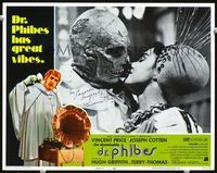2n052 ABOMINABLE DR. PHIBES signed lobby card #1 '71 by Vincent Price, great close up kissing image!