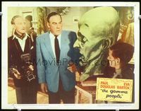2n125 GAMMA PEOPLE lobby card '56 Paul Douglas and photographer stare at huge statue of alien head!