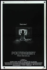 2o892 POLTERGEIST style B 1sheet '82 Tobe Hooper, classic They're here image of little girl by TV!