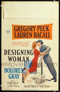 2t093 DESIGNING WOMAN window card '57 cool different art of Gregory Peck kissing sexy Lauren Bacall!
