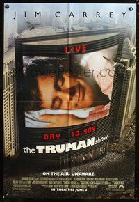 3e886 TRUMAN SHOW DS advance one-sheet poster '98 giant TV screen of sleeping Jim Carrey, Peter Weir